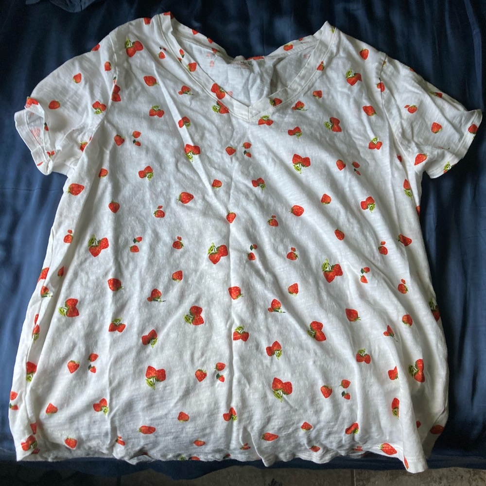 Old navy strawberry tee Lg